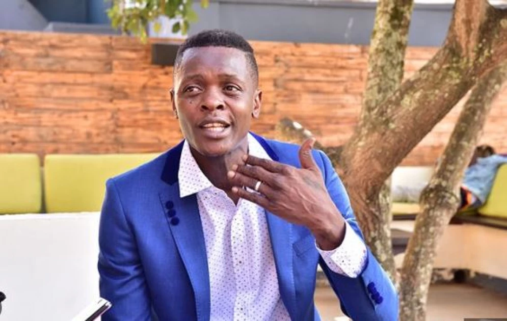 Ugandan singer Jose Chameleone appears on stage day after hospital discharge 