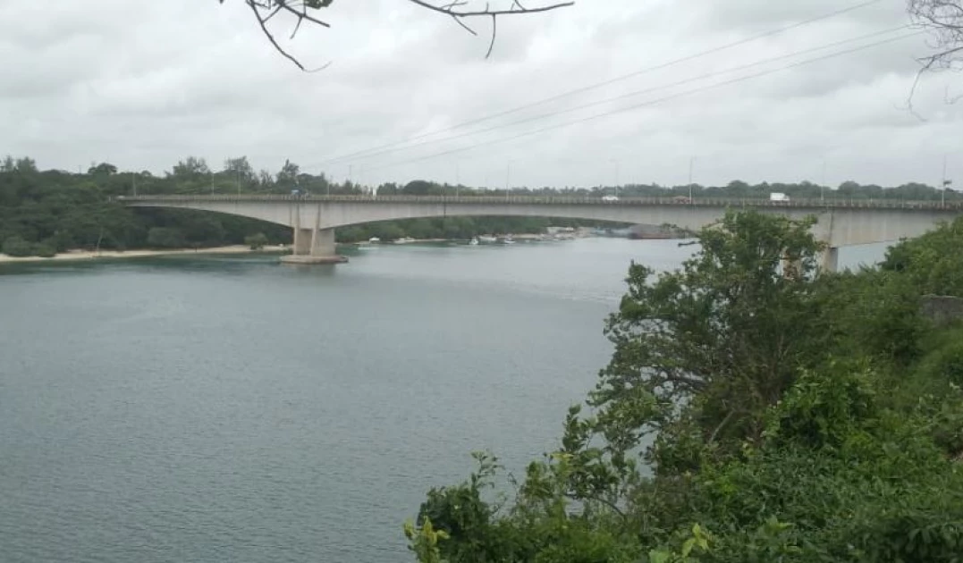 Rescue operations for woman who jumped off the Kilifi bridge suspended