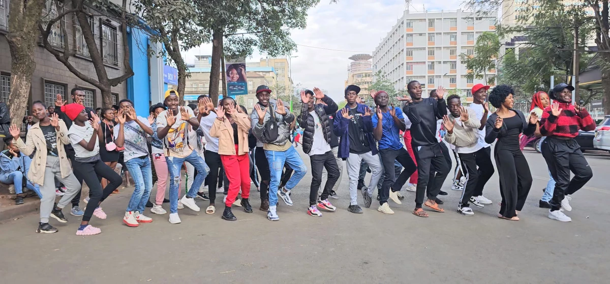 Young TikTokers documenting dances in Nairobi CBD attract tourists