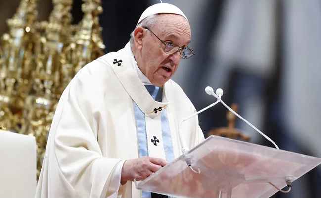 Pope Francis calls on parents to support gay children