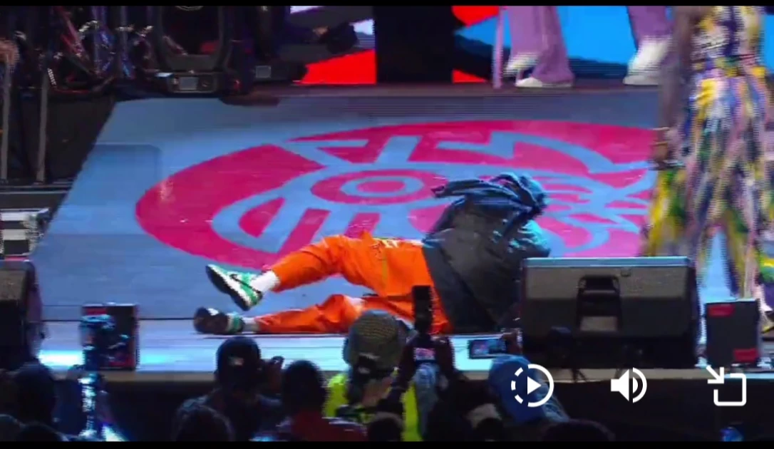Nyashinski turns stage fall during the Sol Fest into a rolling joke