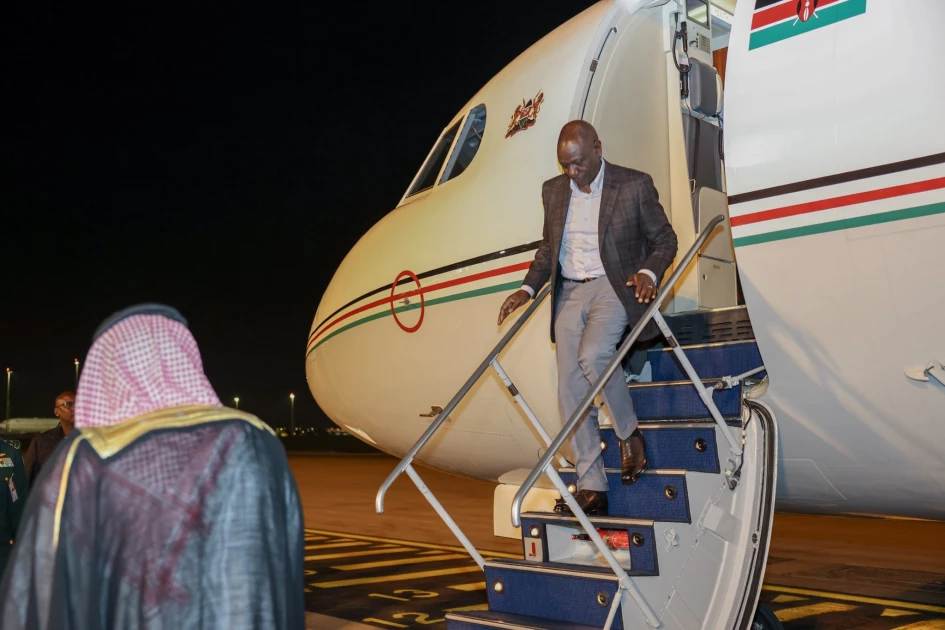 Ruto’s foreign trips have earned Kenya Ksh.2 trillion benefits, gov’t spokesperson Isaac Mwaura states 