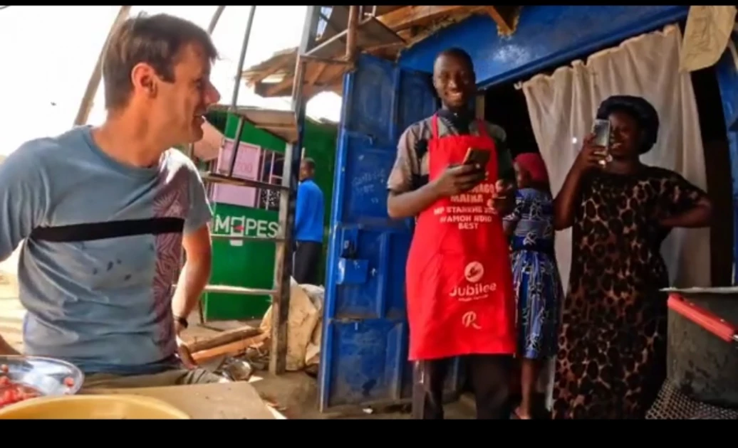 Les Kenyans expriment leur déception après qu’un vendeur de nourriture de Kibera ait accusé un Youtubeur français de Ksh.  1000 pour Ugali Matumbo