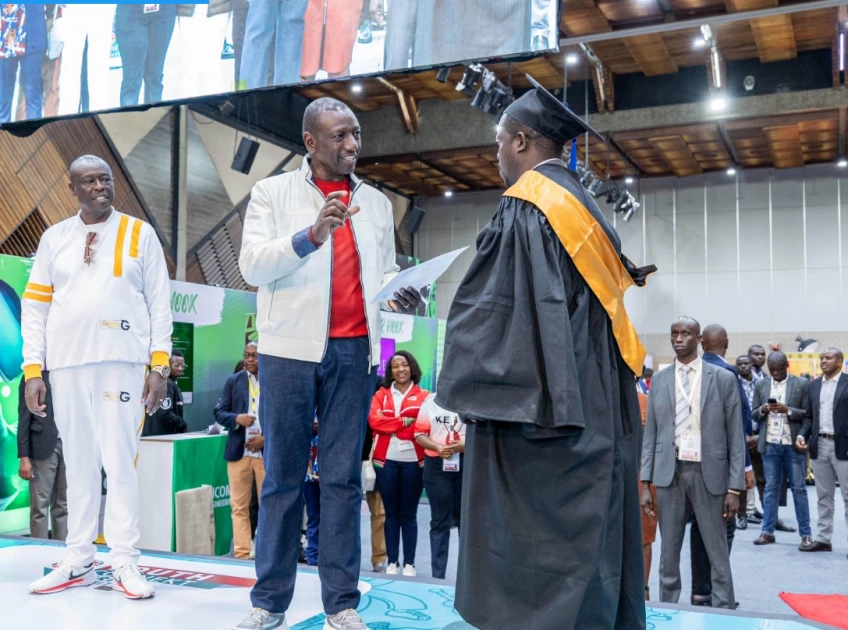 Ruto awards Kenyans who completed free online courses at Arizona State University