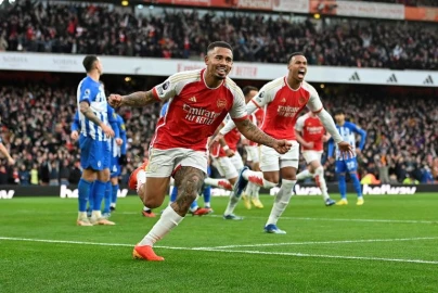 Arsenal sparkle as Villa heap pain on slumping Man City 