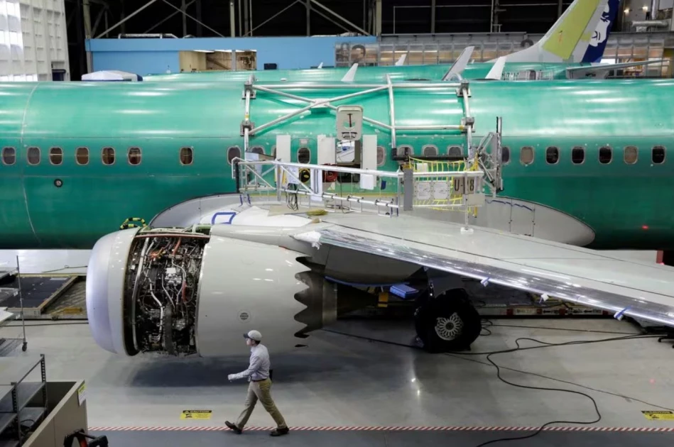 Head of troubled 737 MAX program leaves Boeing 