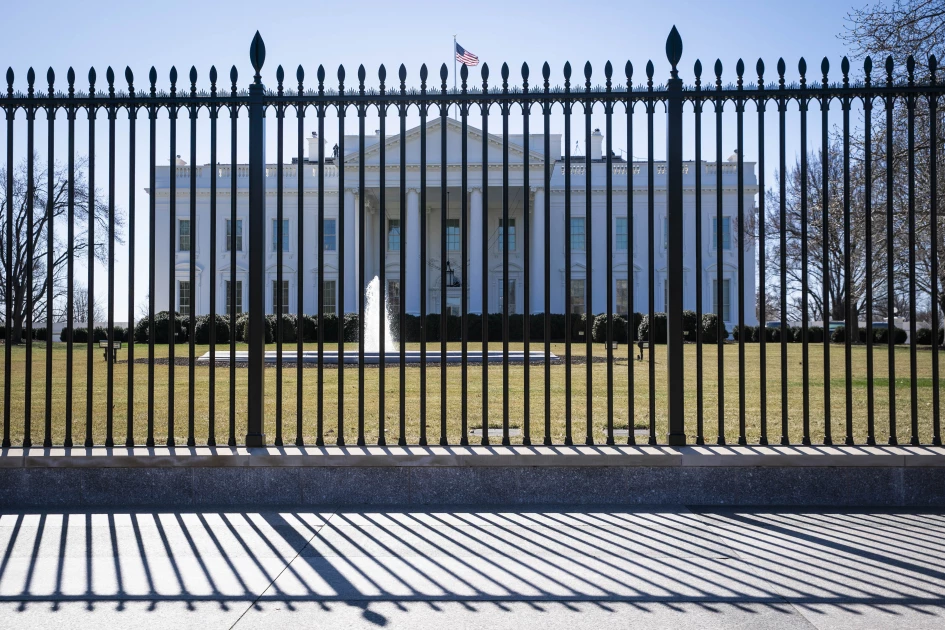 Driver arrested after crashing into White House gate: Secret Service