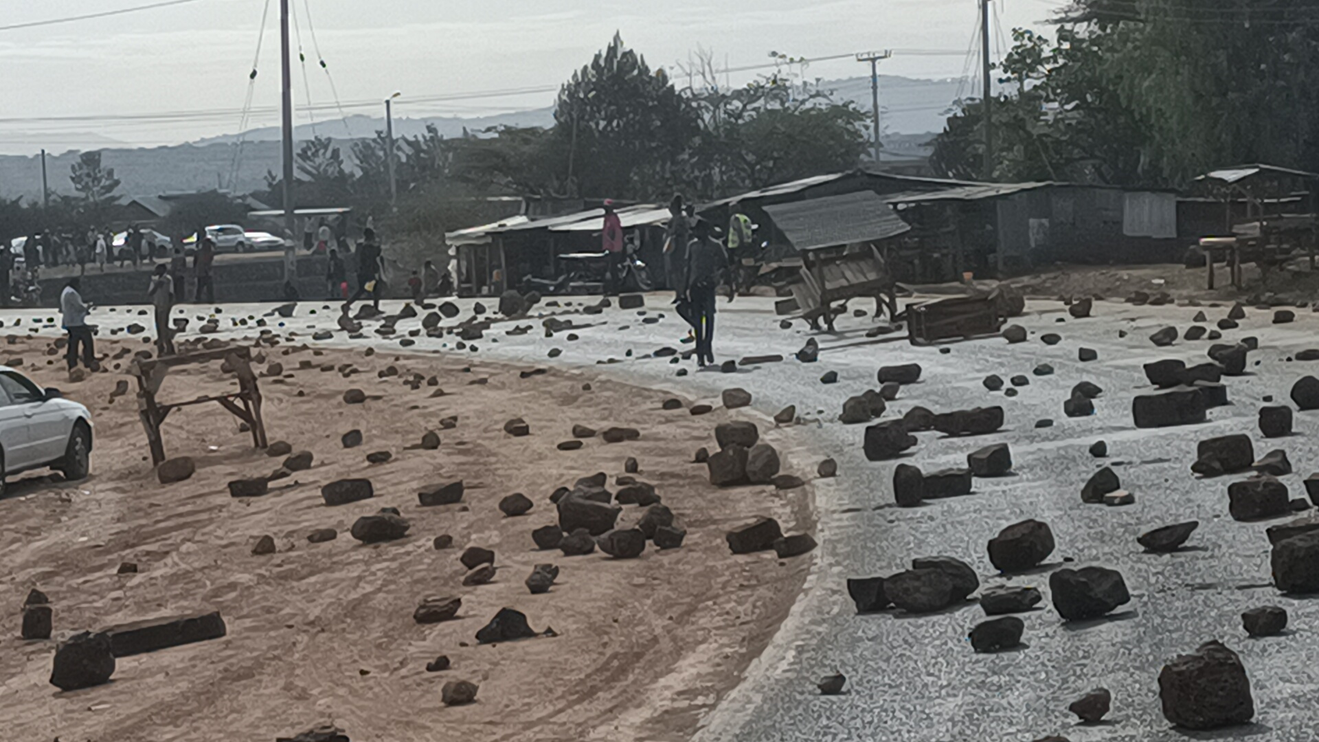 Transport paralyzed on Nakuru-Eldama Ravine road as locals protest drying up of Rongai River