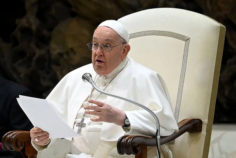 Pope Francis decries state of democracy, warns against 'populists'