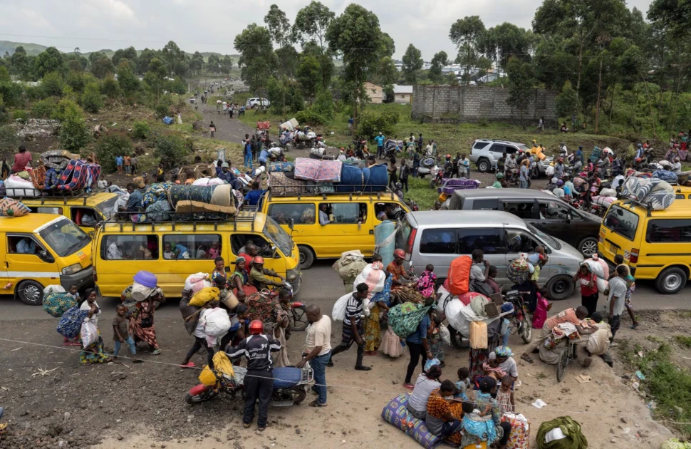 Congolese city Goma under threat as thousands flee rebel advance