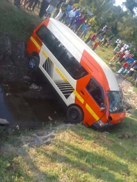 Sixteen passengers injured as Nissan matatu veers off the road along Kisumu-Busia highway