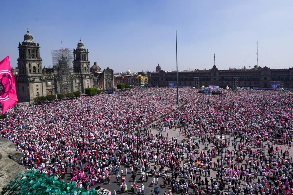 Demonstrators break into Mexico presidential palace