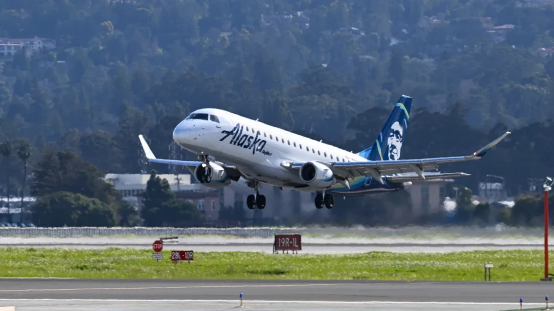 Alaska Airlines passenger in court for trying to open cockpit door