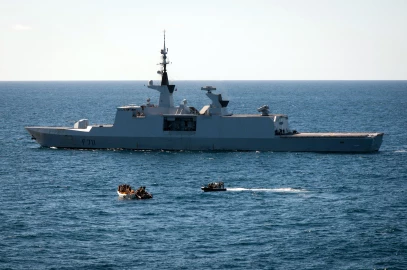 Somali forces, foreign navies prepare attack on hijacked ship
