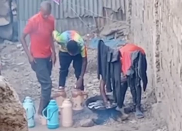 Nairobi 'kahawa' hawkers captured washing hands, face in cooking pot