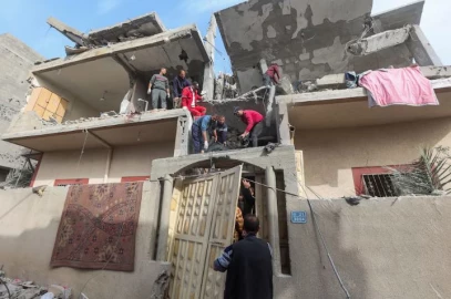 Israeli strikes on Rafah raise fear ground assault could begin