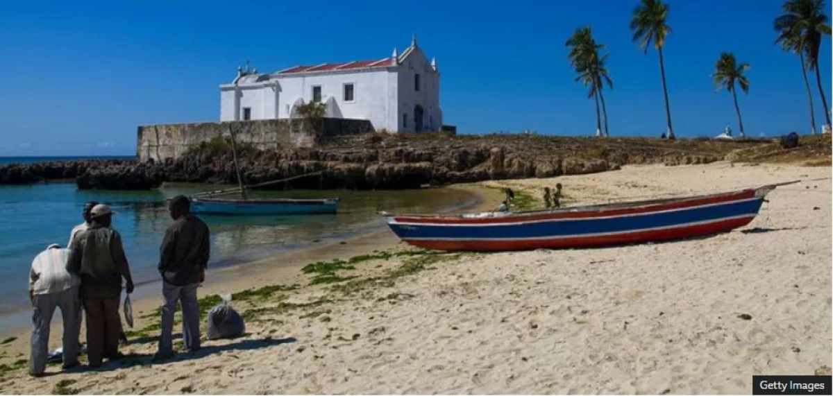 Over 90 people dead as ferry sinks off Mozambique coast