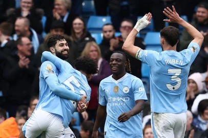 Man City maul Brighton to move second in table 