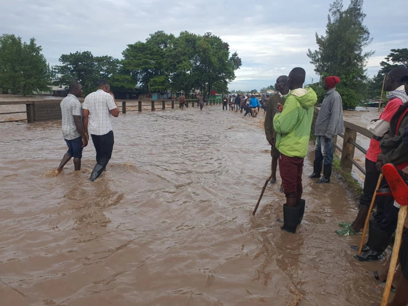 Kisumu-Nairobi highway rendered impassable after river Nyando bursts its banks