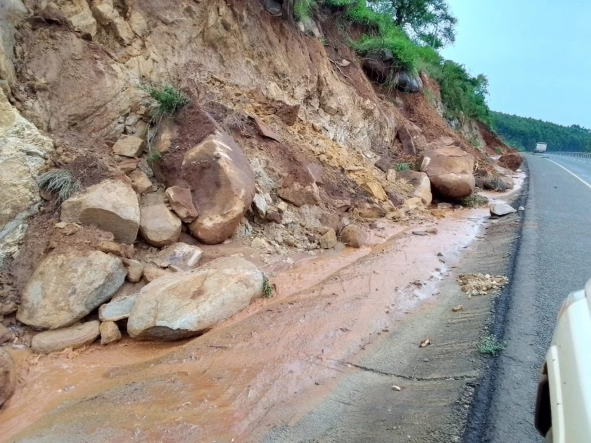 Section of Nairobi bound lanes along Kenol-Sagana road closed