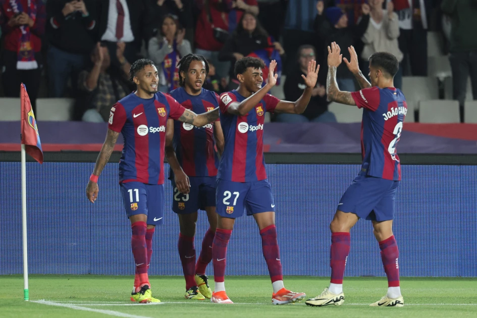 Barca stumble at Monaco after early red card