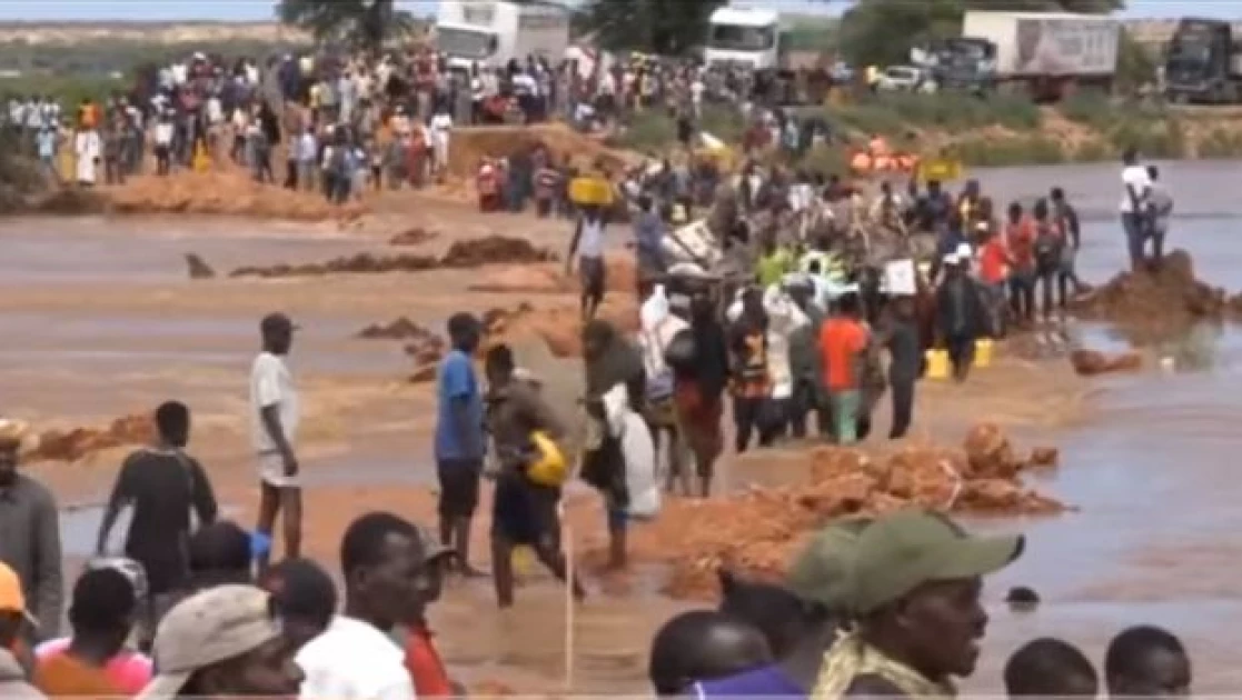 Expectant mothers endure pain on boats, traders count losses after Garissa-Madogo road collapsed 