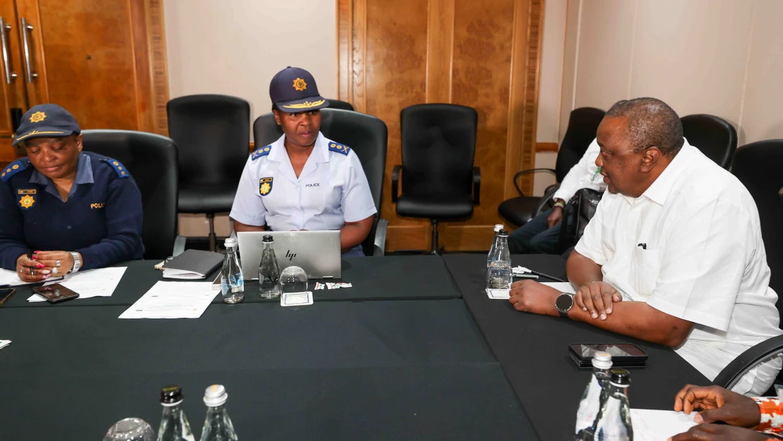 Uhuru Kenyatta meets with South Africa's police boss, Chief Justice ahead of elections