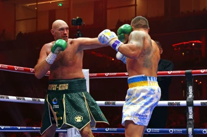 Zelensky hails Usyk victory over Fury