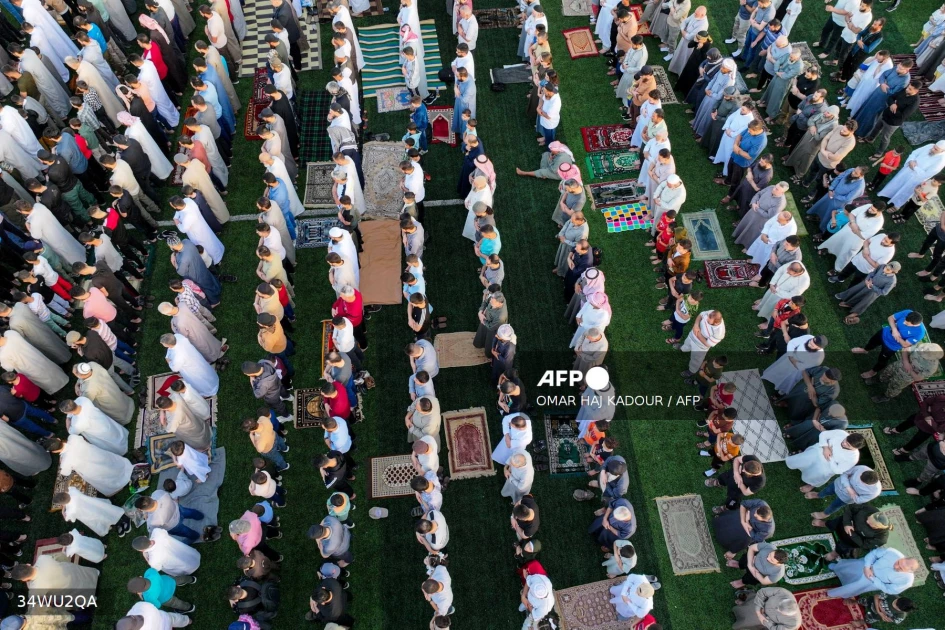 Hajj pilgrims 'stone the devil' as Muslims mark Eid al-Adha