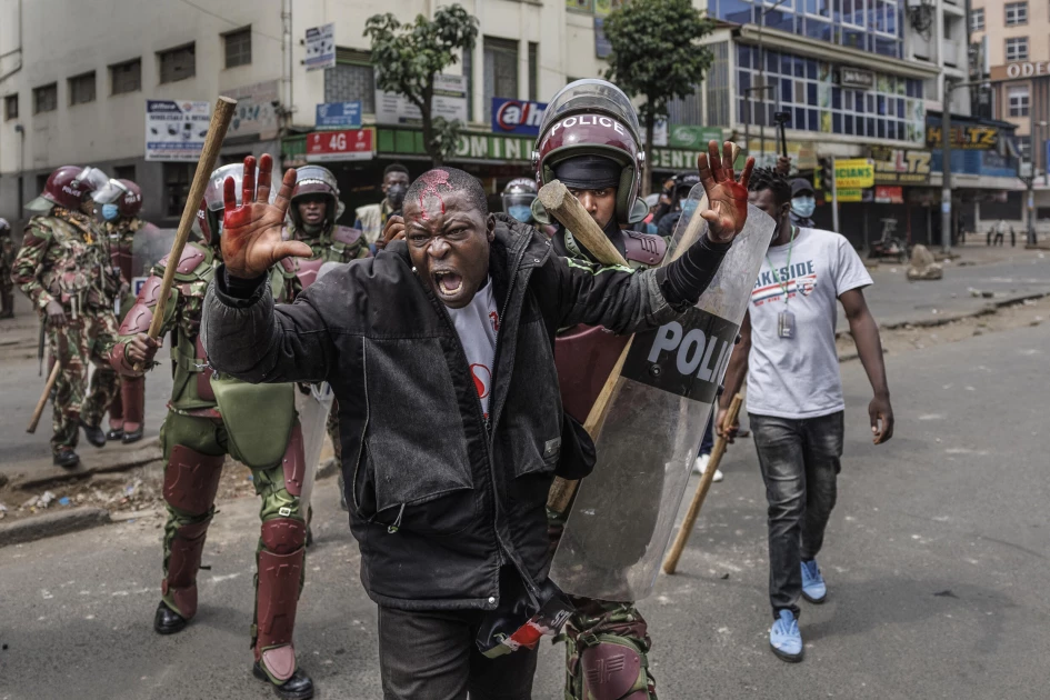 Tear gas, rocks, and looting: Kenya police and protesters clash