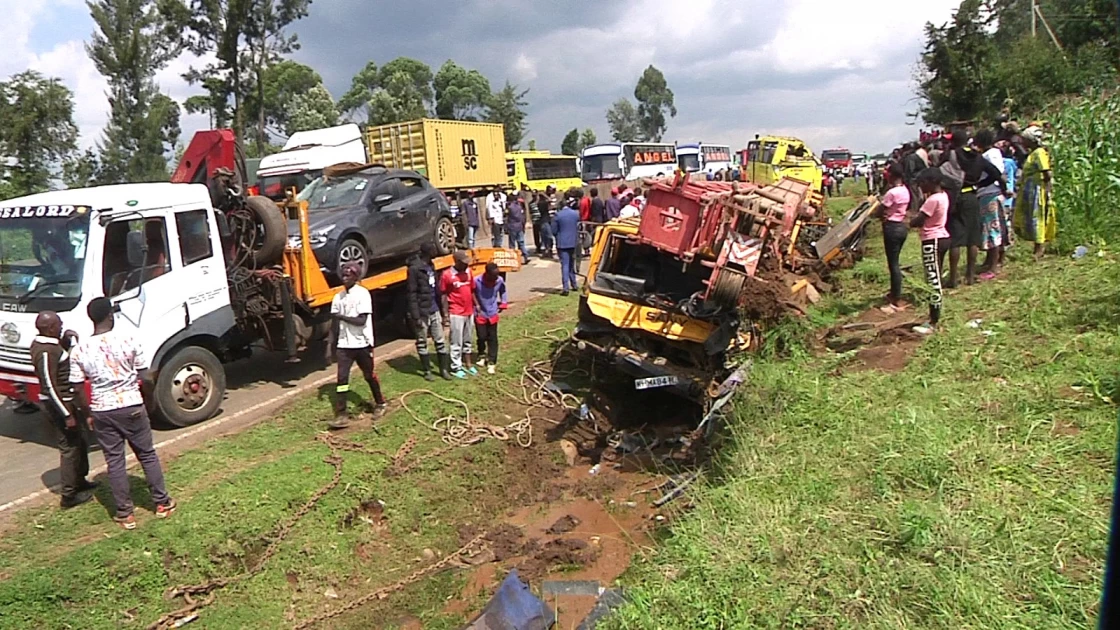 30 injured after tow truck rams school bus at Sachang'wan area