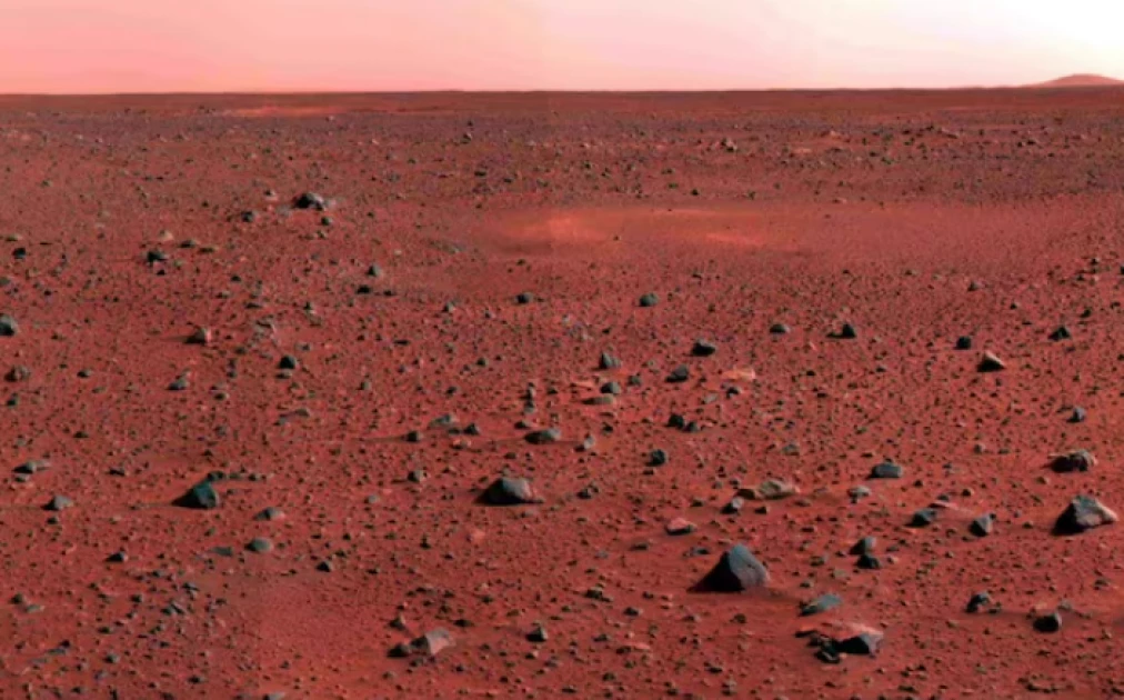 Scientists propose warming up Mars by using heat-trapping 'glitter'