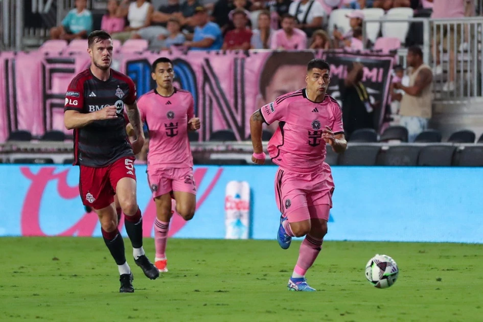 Veteran Suarez signs new Inter Miami contract