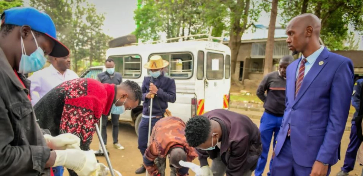 ‘Pee unit’ officers arrest Nairobians for urinating in CBD, ordered to clean city mortuary