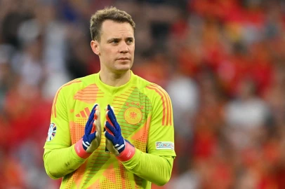 Bayern's Neuer sidelined after costly celebration