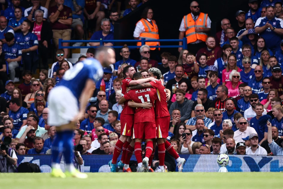 Liverpool's Slot faces first test at Man Utd, 'world-class' Arsenal host Brighton