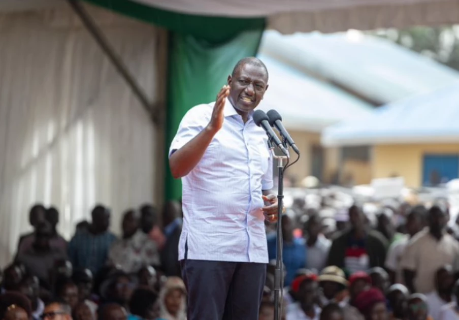 Ruto donates Ksh.2M to Endarasha Academy, vows to facilitate burials of learners