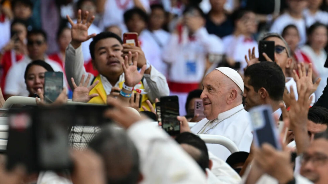 Pope appeals for religious unity at stadium mass in Indonesia