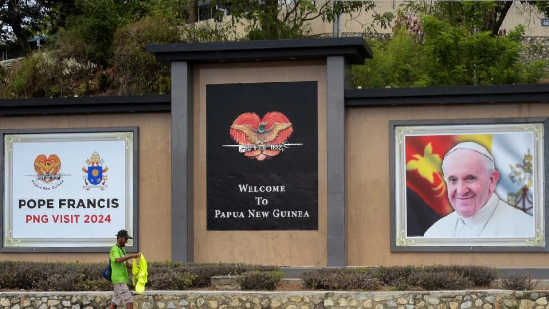 'Blessed' Papua New Guinea welcomes pope during landmark tour