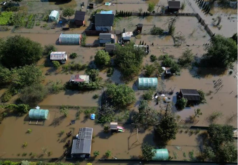 Central Europe flood deaths rise as citizens race to build defences