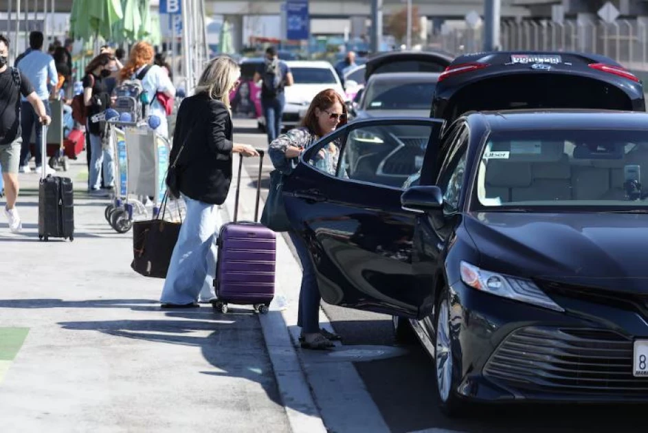 Uber and Lyft drivers use Teslas as makeshift robotaxis, raising safety concerns