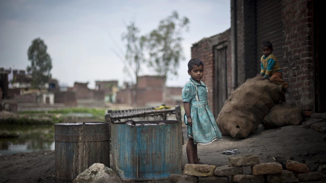 UN report says 1.1 billion people in acute poverty