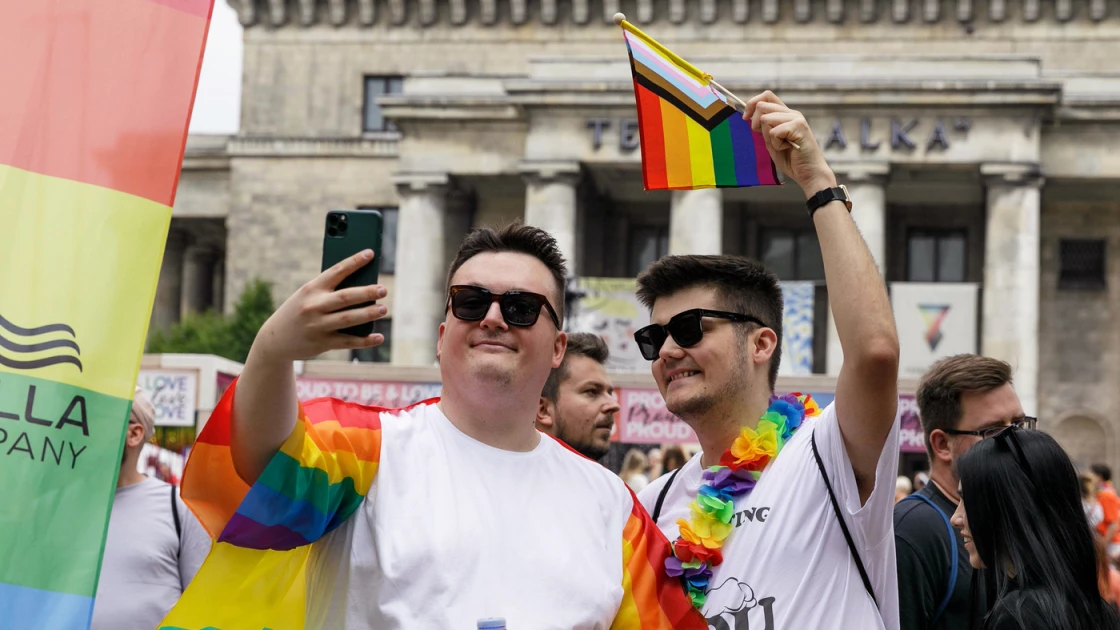 Poland looks to introduce same-sex civil unions