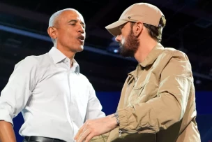 'Lose Yourself': Barack Obama thrills crowd as he raps to Eminem’s classic hit