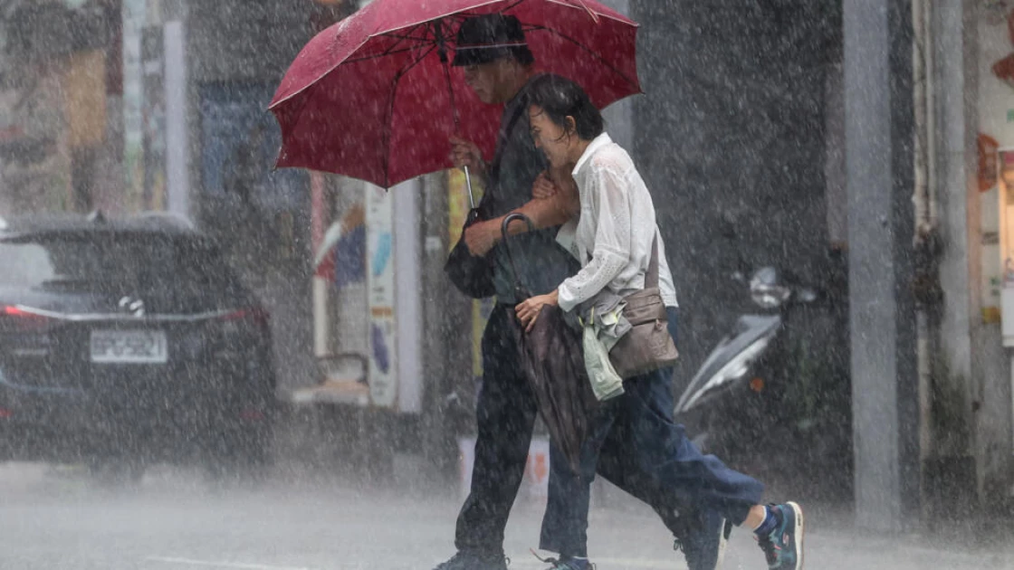 Japan urges 200,000 people to evacuate due to heavy rain