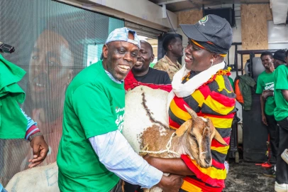 Safaricom Sambaza Furaha caravan spreads Christmas cheer in Kericho