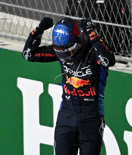 Verstappen wins fourth consecutive Formula One world title