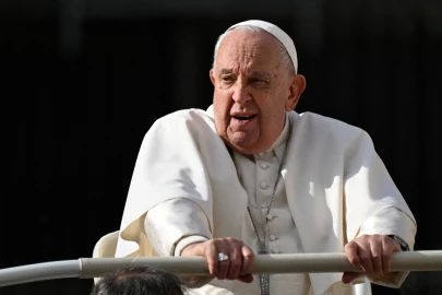 pope-francis-suffers-respiratory-attack-condition-critical-vatican-n358092