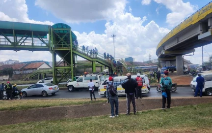 Pangani footbridge: Daredevil pedestrians risk life and limb trying to save minutes