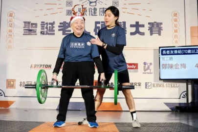 Weightlifting granny, 90, garners cheers, health benefits at gym